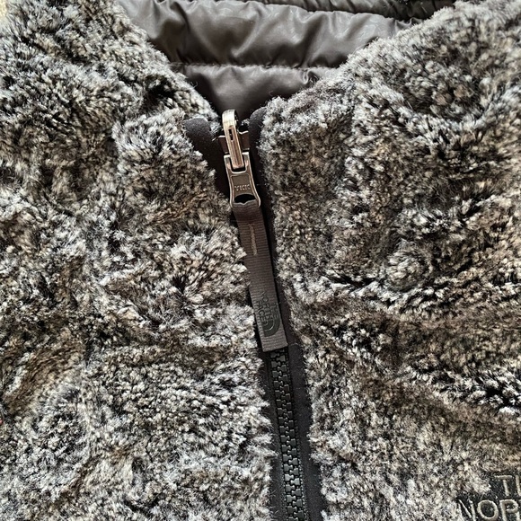 THE NORTH FACE Women’s Leopard Printed Mossbud Reversible Jacket - Picture 15 of 16